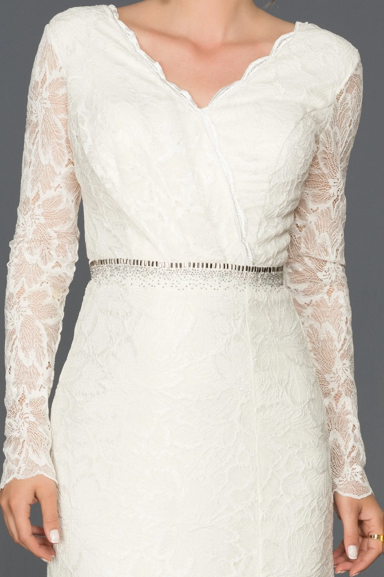 16927 Off-White Low Back Lace Slit Dress