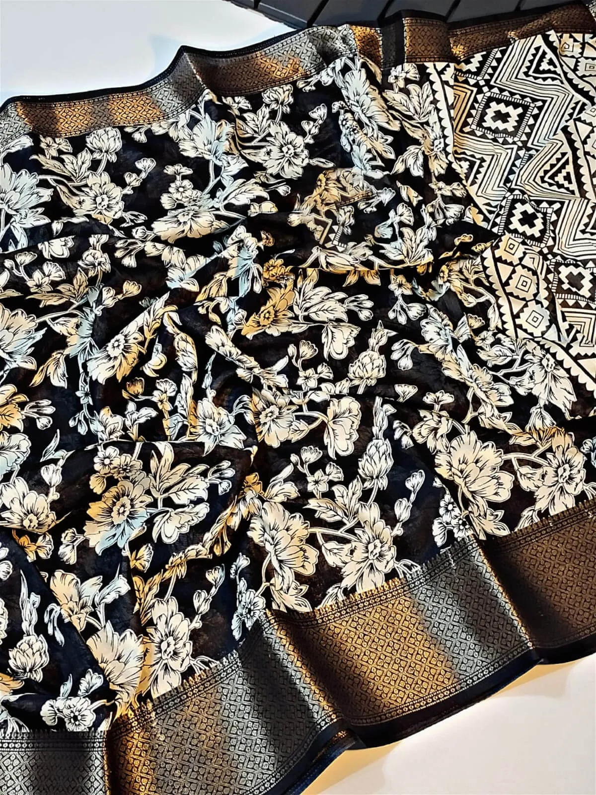 Innovative Black Digital Printed Soft Silk Saree With Beleaguer Blouse Piece