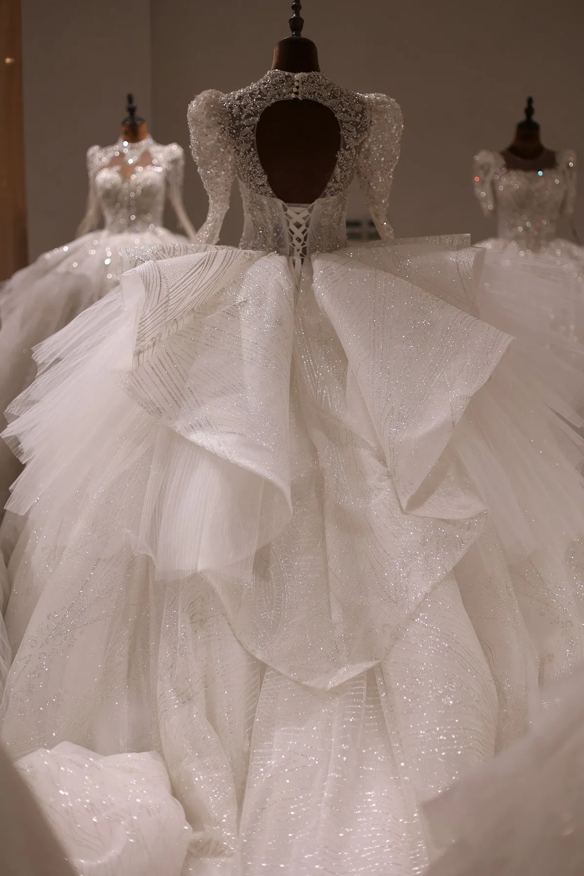 Luxury Pearls Long Sleeves Wedding Dress Ball Gown RS011