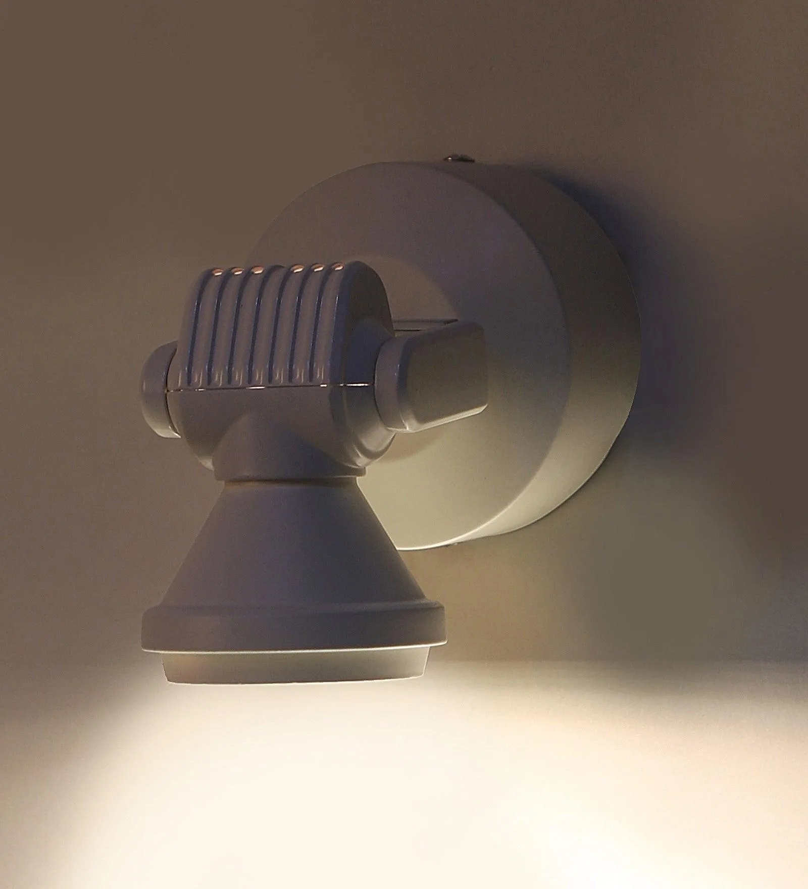Minimal White Metallic Wall Light Lamp For Home & Office Decor
