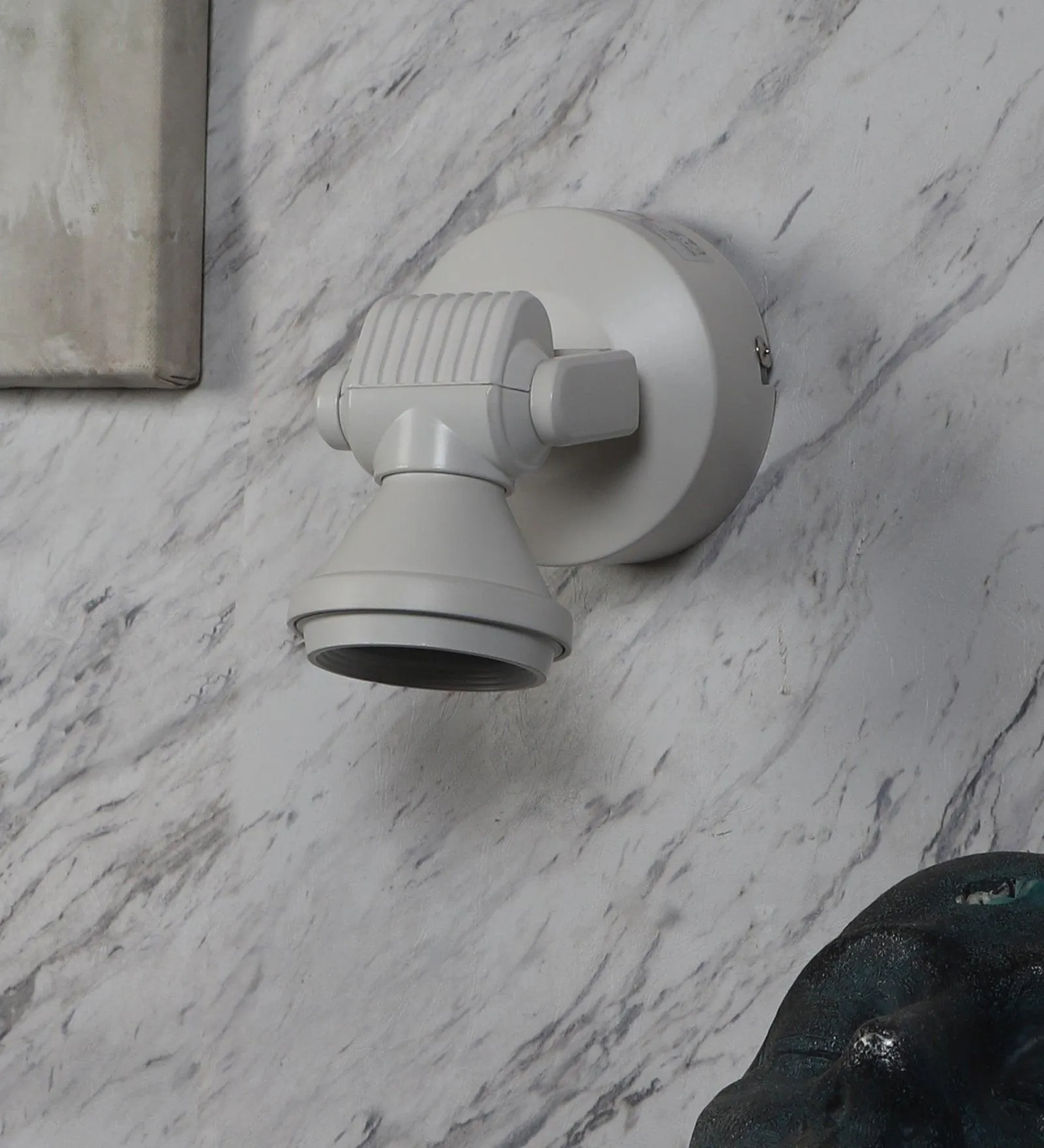 Minimal White Metallic Wall Light Lamp For Home & Office Decor